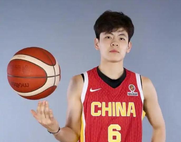 接棒！杨舒予成为中国女篮新队长